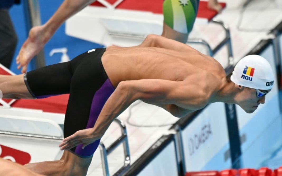 David Popovici a câștigat semifinala probei de 100 m liber la Campionatul Mondial de Natație cu record mondial de juniori