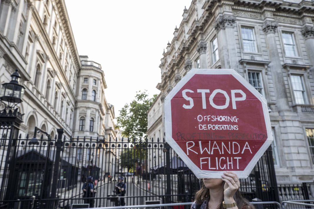 CEDO a blocat deportările din Marea Britanie în Rwanda 