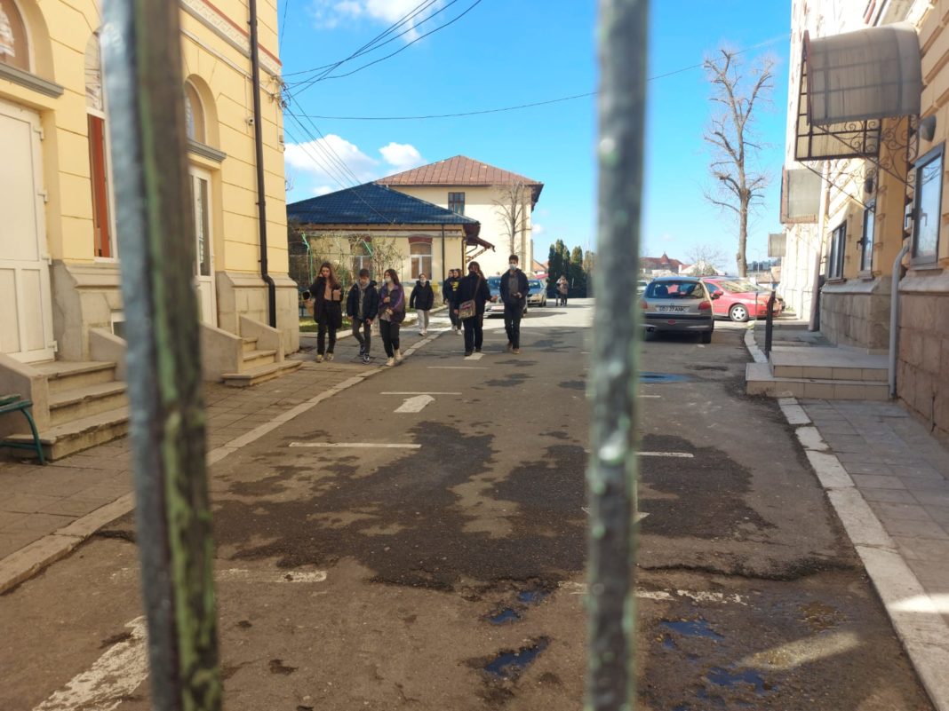 Peste 4.000 de elevi din Dolj aşteptaţi la Evaluarea Naţională