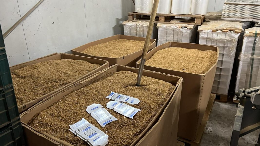 Fabrică ilegală de țigări, descoperită la Buzău