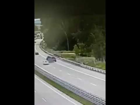 (VIDEO) Tragedie pe o şosea din Cehia. Trei români morţi, doi grav răniţi