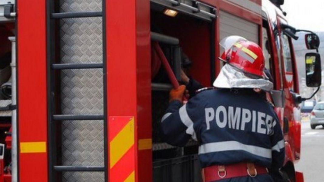 Un incendiu puternic a izbucnit la o groapă de gunoi din județul Prahova