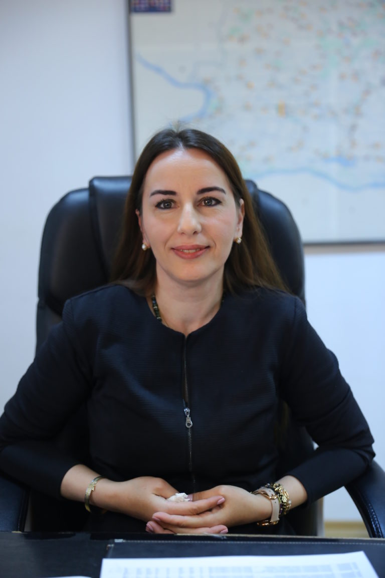 Inspectorul şcolar general adjunct, Oana Zaharie