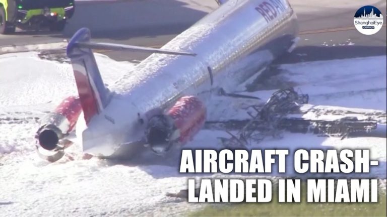 (VIDEO) Un avion cu pasageri a luat foc pe aeroportul din Miami