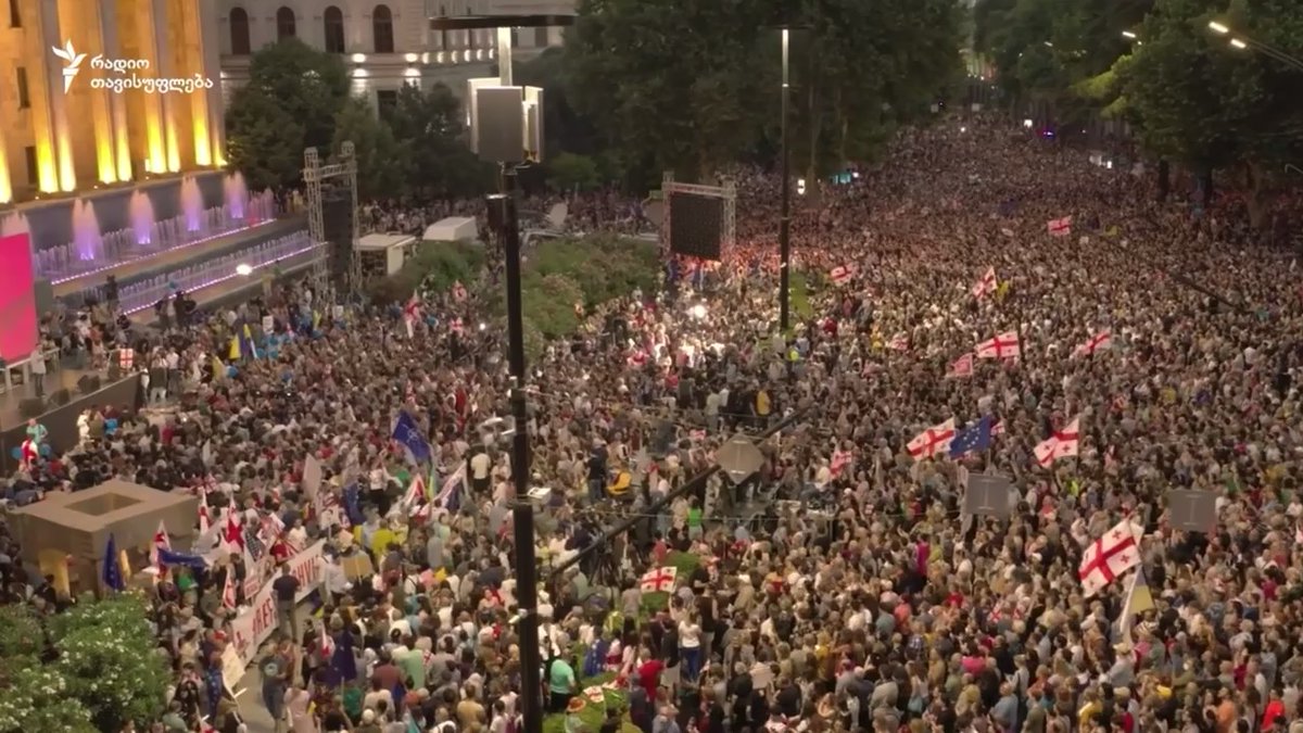 Zeci de mii de manifestanţi au mărşăluit la Tbilisi pentru a cere aderarea la Uniunea Europeană