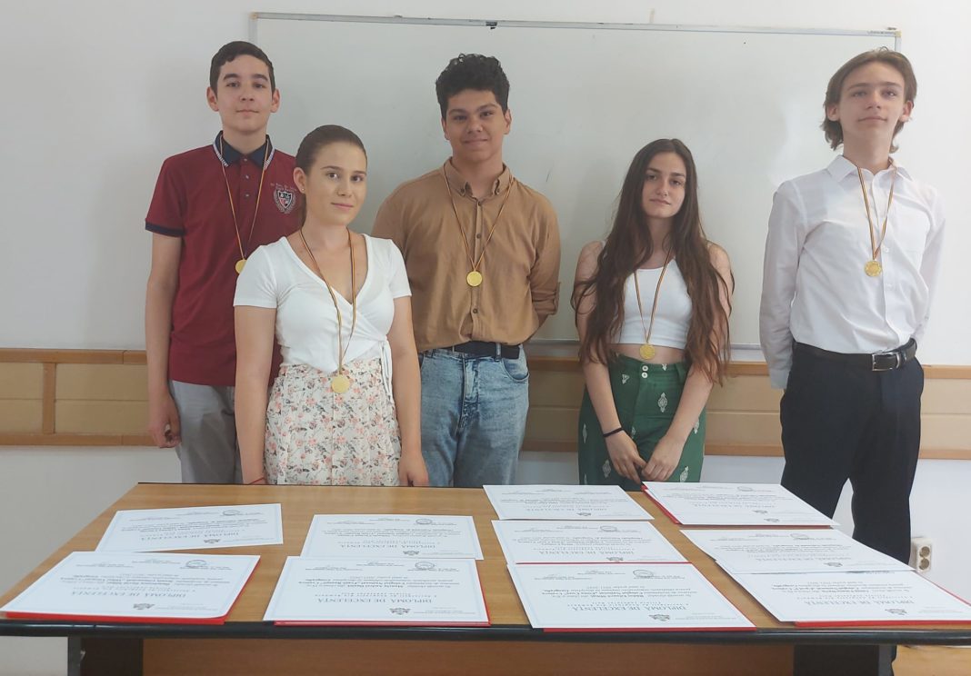 Cinci elevi din Dolj, premiaţi pentru rezultatele de la Olimpiada Naţională de Geografie