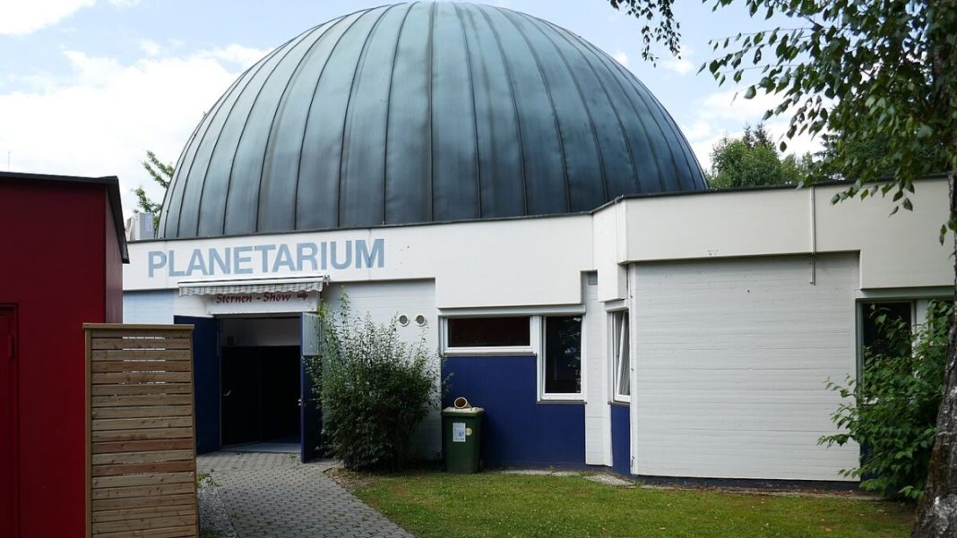 Planetariul se redeschide după ce a fost modernizat cu fonduri europene de peste un milion de euro