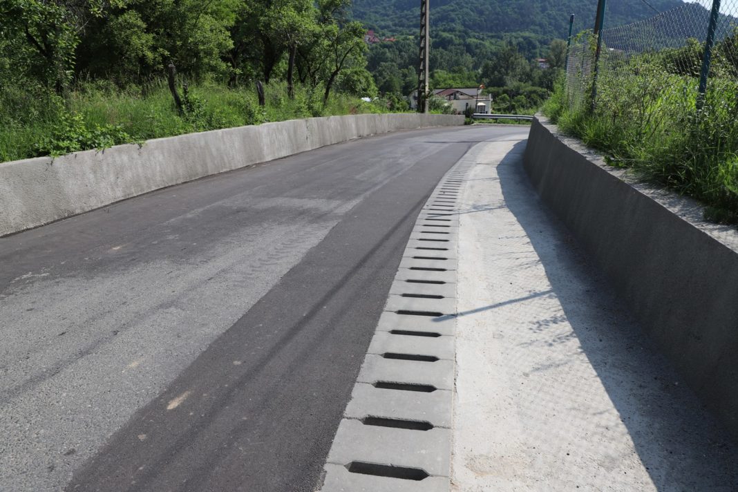 poenari2 S-au montat rigole pe o lungime de 1628 m