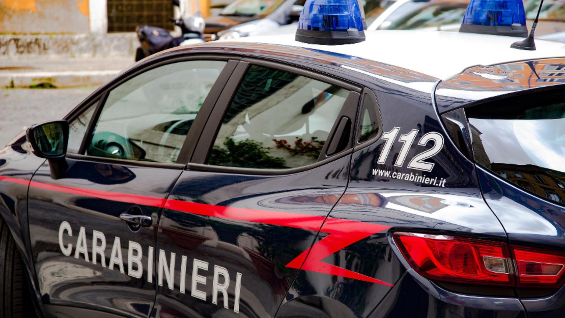 Româncă din Italia, reținută după ce a lovit cu mașina 4 polițiști