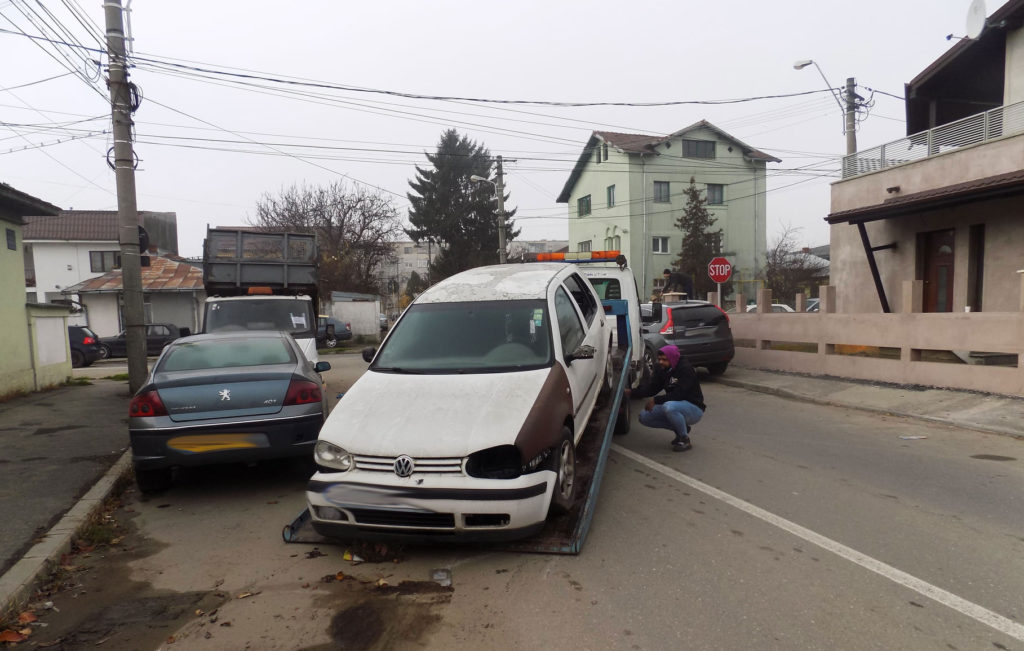 Craiova: Continuă ridicarea autovehiculelor abandonate pe domeniul public