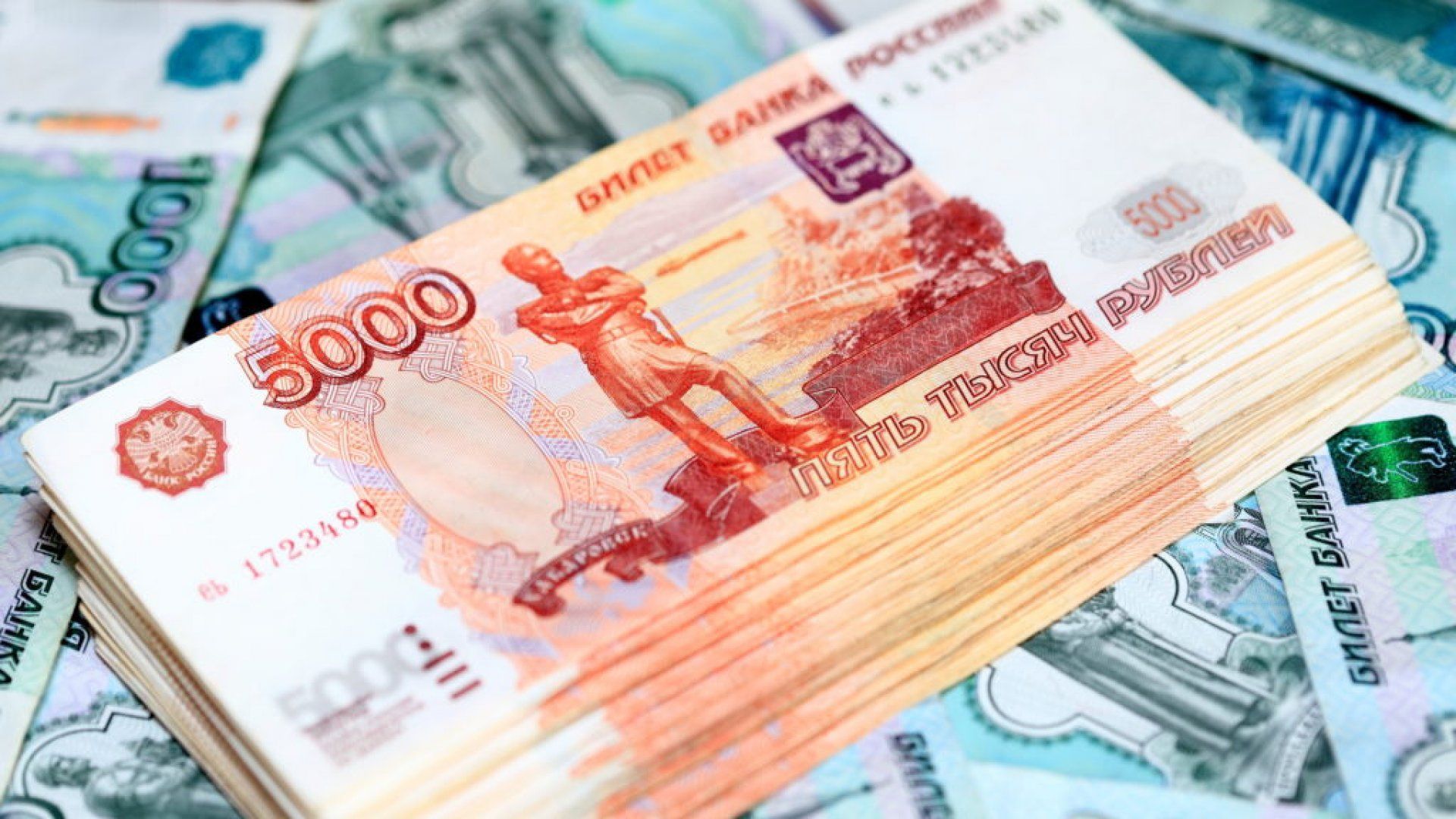 Rubla a avansat cu 0,6% la 58,49 unităţi faţă de euro