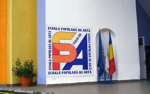 Organizator al Festivalului este Școala Populară de Arte din Târgu Jiu