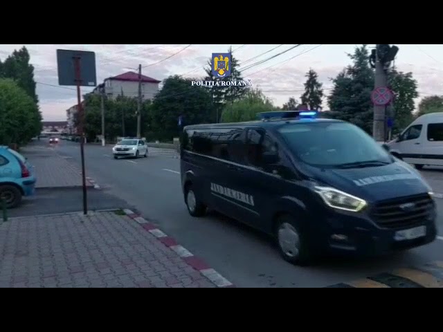 (VIDEO) Percheziții la persoane bănuite de furt calificat