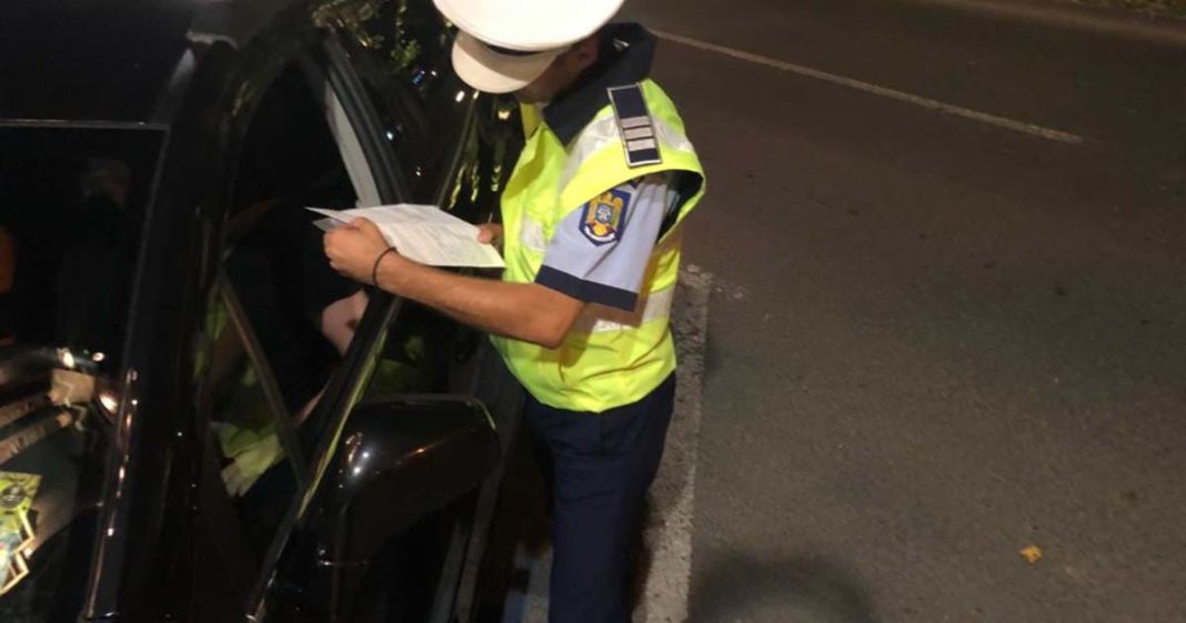 Gorj: Șofer anchetat după ce le-a prezentat polițiștilor un permis auto din Australia
