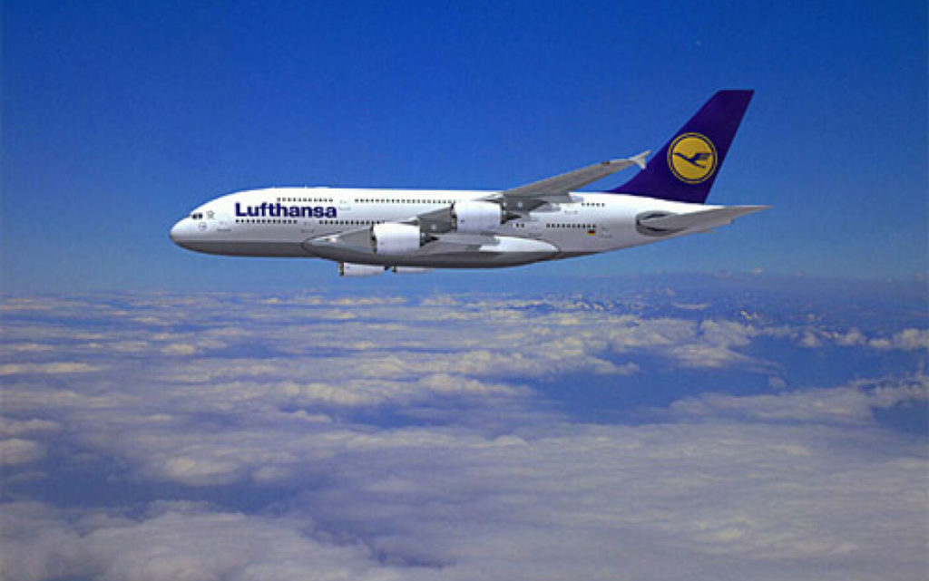  Avion Lufthansa zburat fără control 10 minute: Pilotul blocat în toaletă, copilotul inconștient în cabină