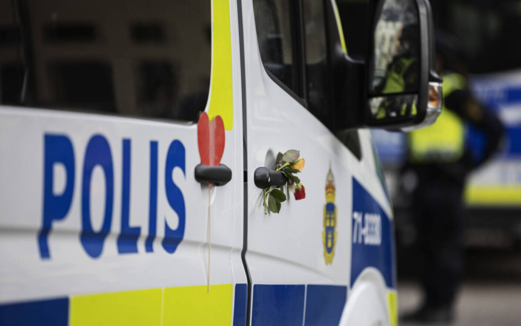 Femeie ucisă într-un atac cu cuţitul la o reuniune politică, în Suedia