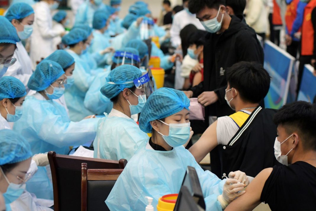 Beijingul impune obligativitatea vaccinării pentru intrarea în spații publice