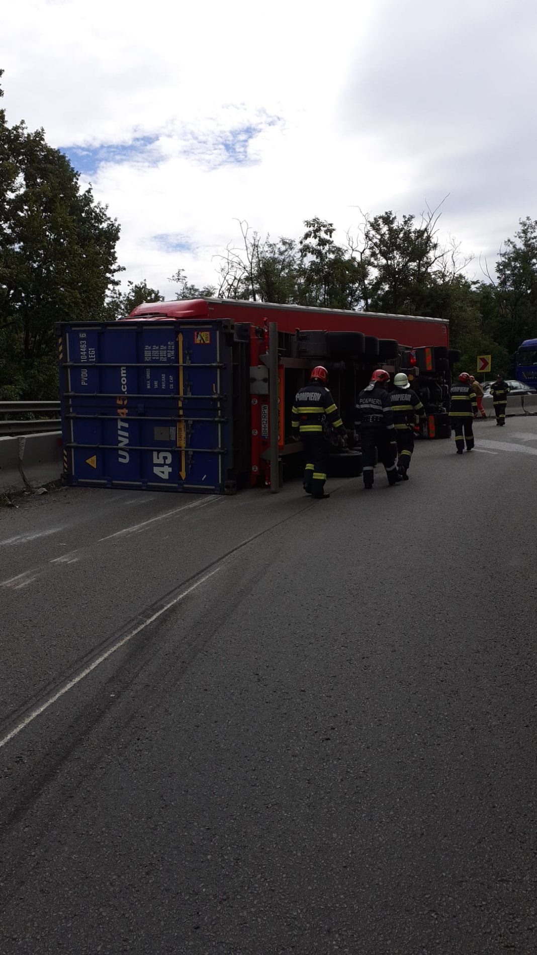 Șoferul a fost transportat la UPU Vâlcea