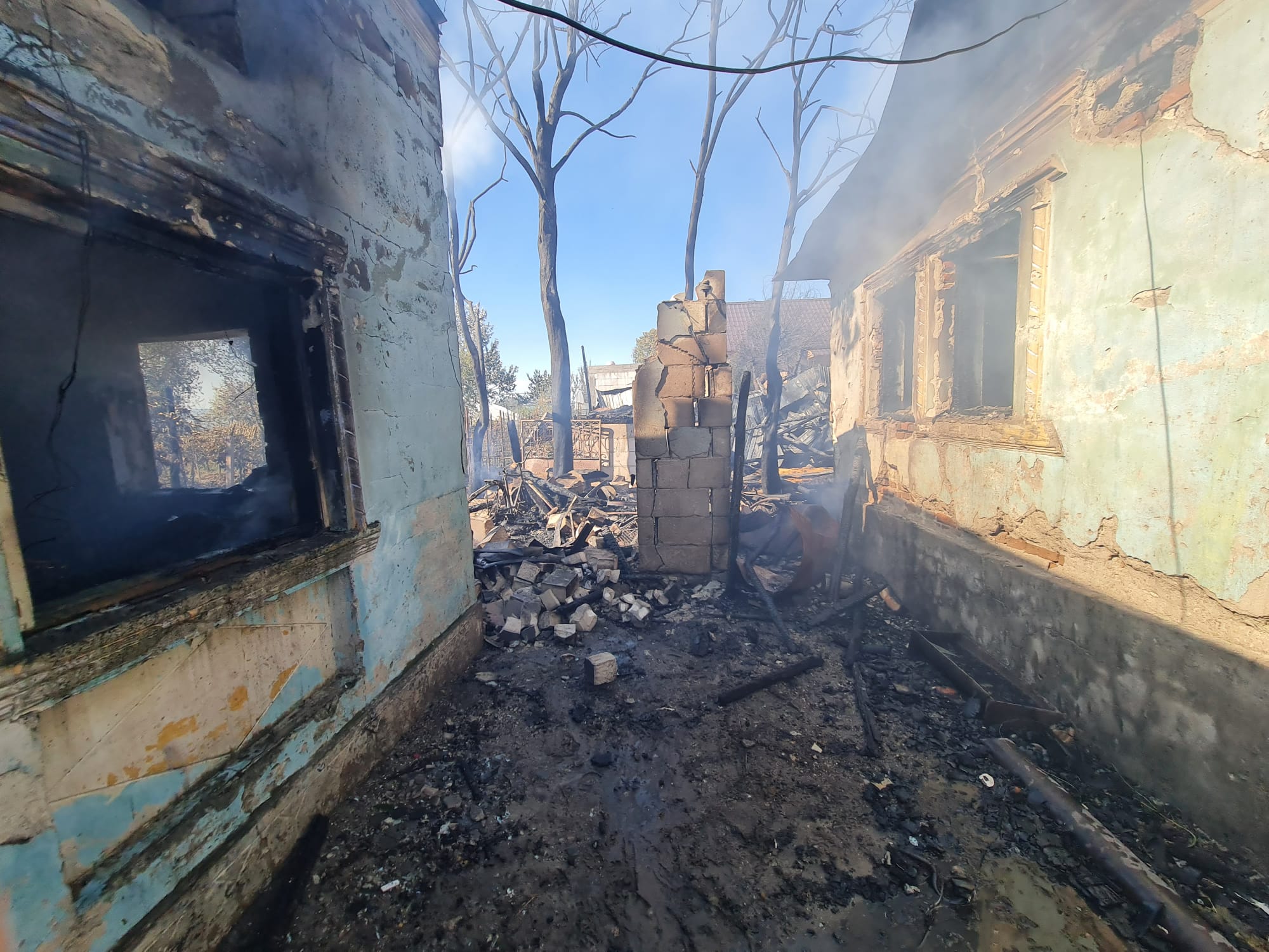 Două case au fost distruse în incendiu