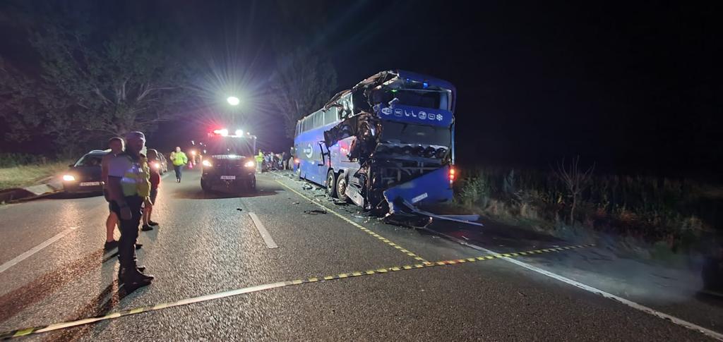 Accident între un autocar cu ucrainieni care se întorceau acasă și un TIR