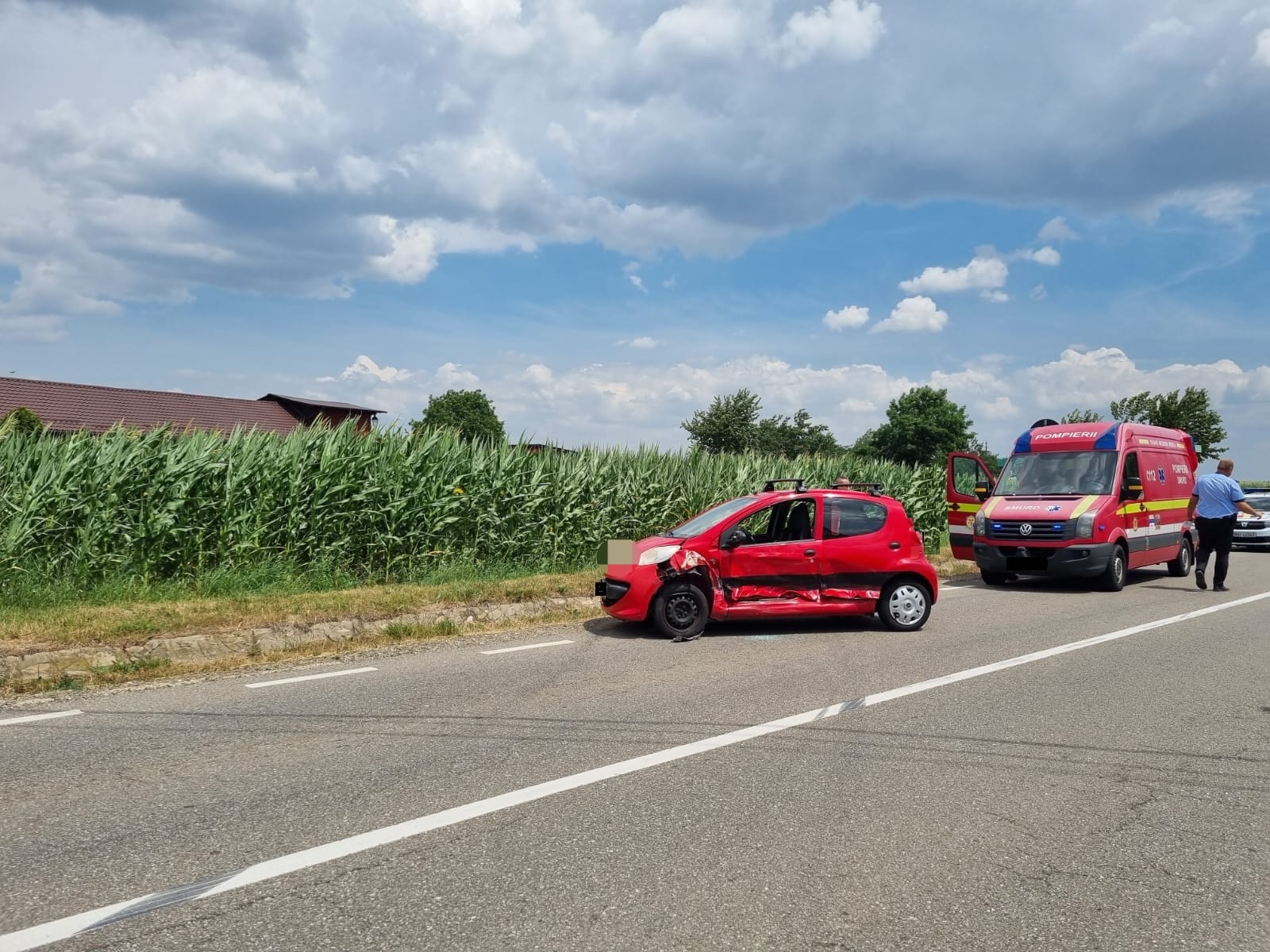 Un copil de 3 ani şi o femeie, răniţi într-un accident în Neamţ