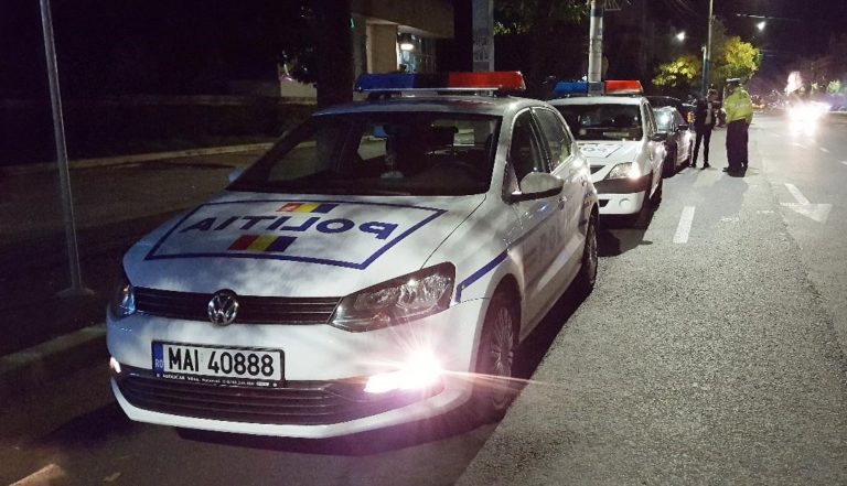 Mehedinţi: Familie atacată cu un pistol cu bile în propria casă de un străin