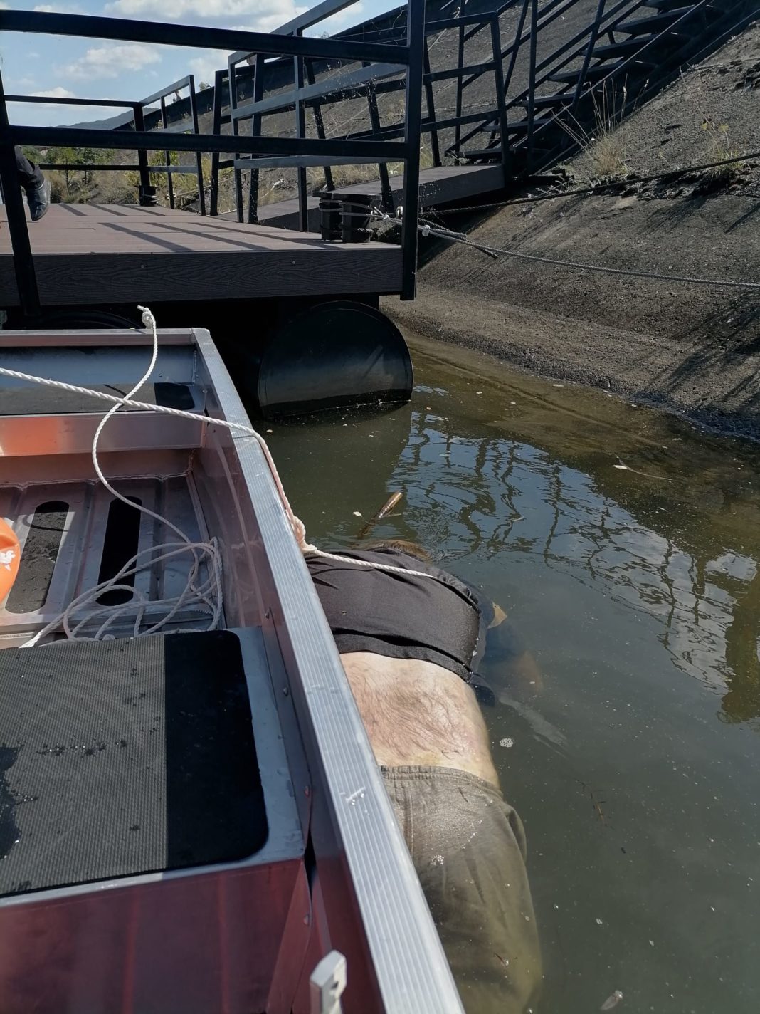 Vâlcea: Cadavrul unui bărbat neidentificat, descoperit în râul Olt