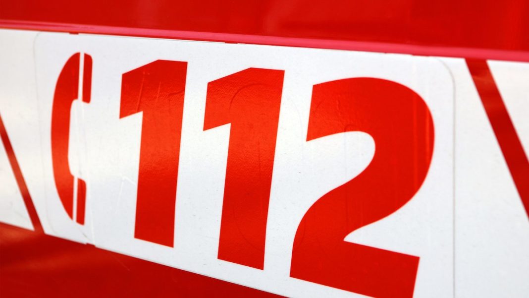 Un copil de cinci ani a sunat la 112 după ce mama l-a lăsat singur în mașină