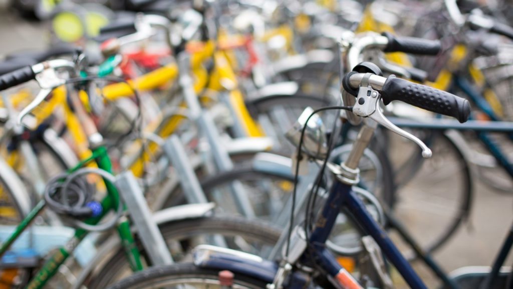 Români condamnați la închisoare în Austria pentru că au furat din magazine biciclete în valoare de 910.000 de euro
