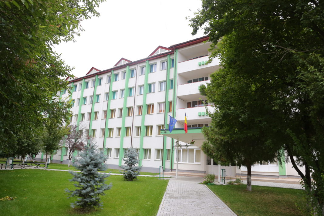 Cererile pentru cazarea în căminele studenţeşti din Craiova s-au depus online