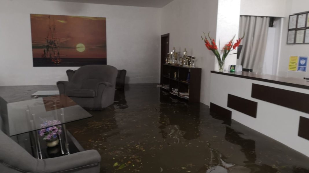 Hotelul Parc din Craiova s-a transformat într-un adevărat acvariu după ploaia de sâmbătă după-amiază