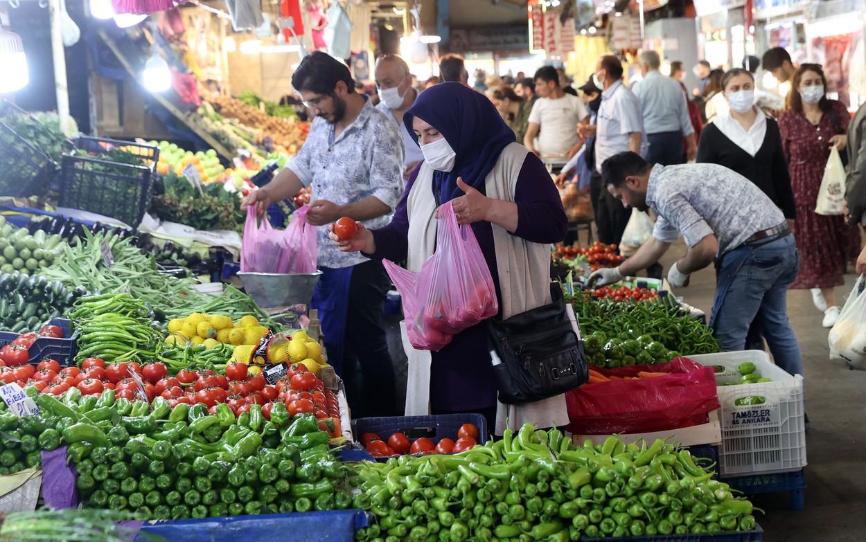 Rata anuală a inflației din Turcia a atins aproape 80%, cea mai mare în 20 de ani