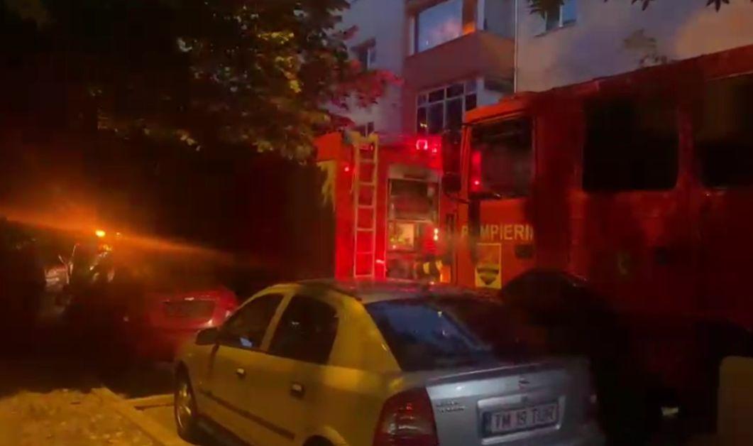20 de locatari au ieşit singure din imobilul situat pe strada Oglinzilor, iar alte 10 persoane au fost evacuate de pompieri