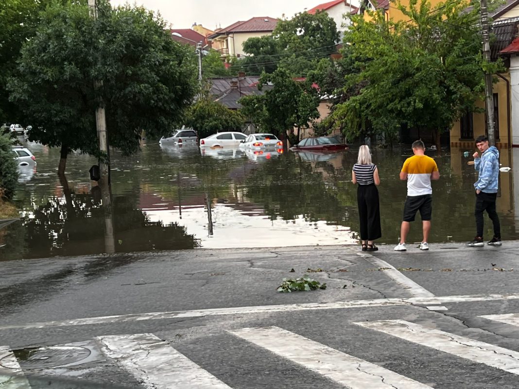 Inundaţiile din Craiova au ajuns în faza de scandal politic