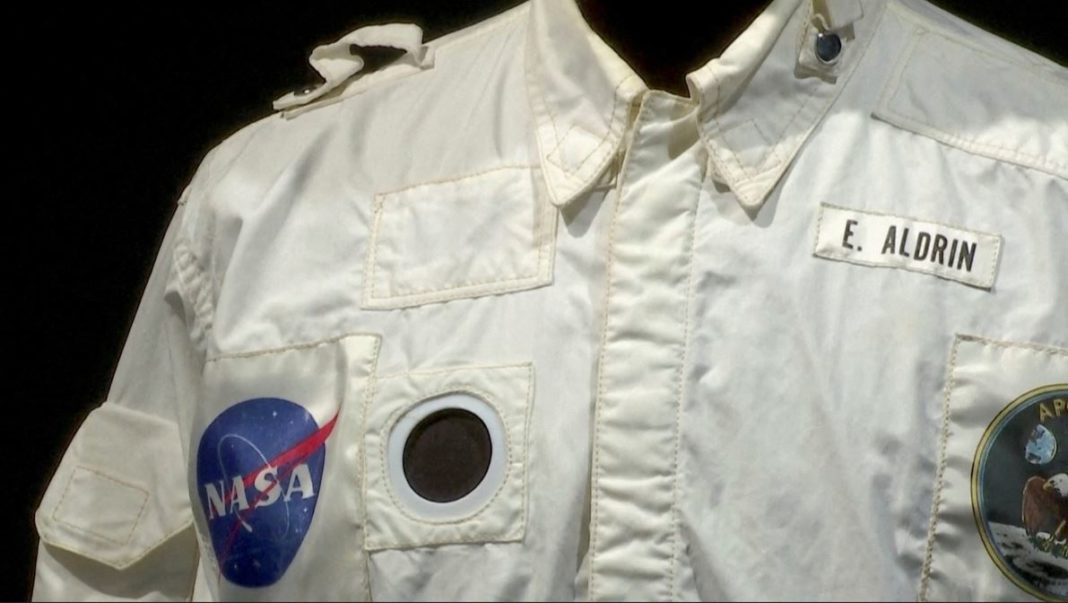 Jacheta purtată de astronautul Buzz Aldrin în zborul spre Lună, vândută la licitaţie