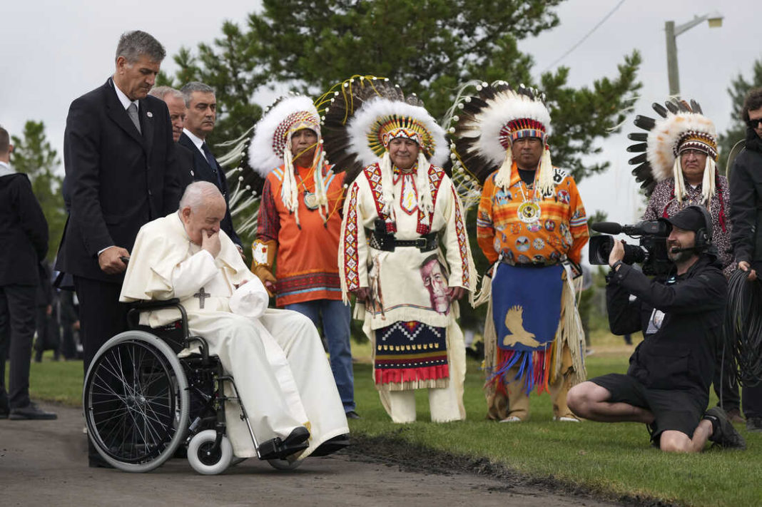 Canada Pope Papa Francisc a cerut scuze pentru abuzurile bisericii asupra copiilor indigeni din Canada
