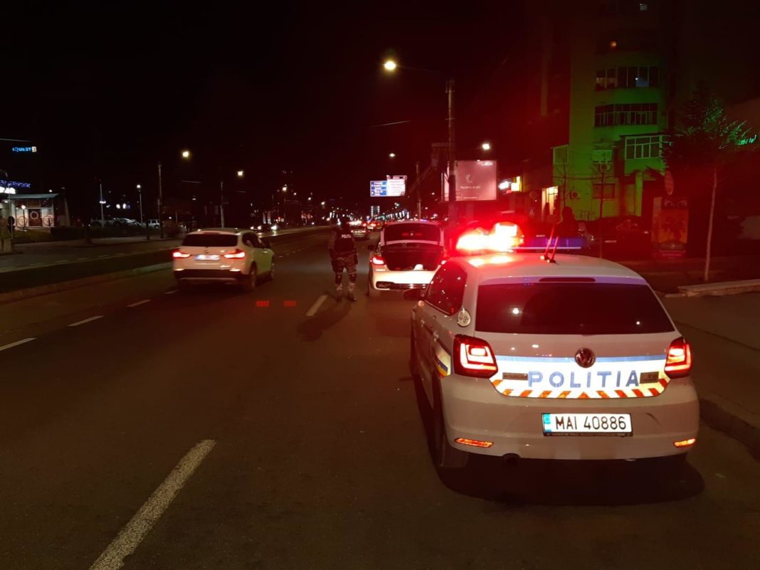 Maşina de poliţie era condusă în momentul accidentului de un poliţist din comuna Olanu