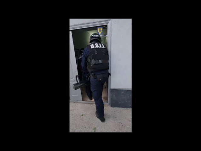 (VIDEO) Percheziţii la persoane care luau credite din Germania cu documente false
