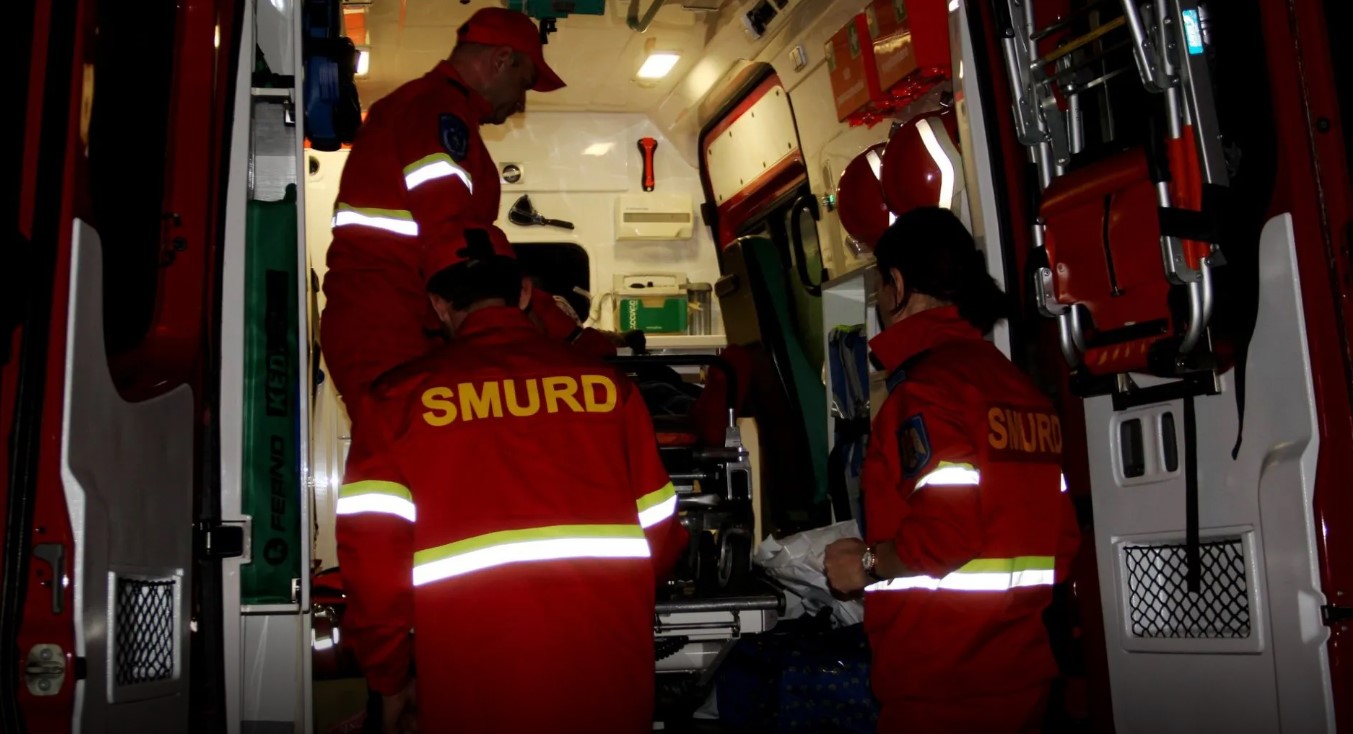 Minorul, în stare gravă, a fost transportat la CPU Horezu de către ambulanța SMURD