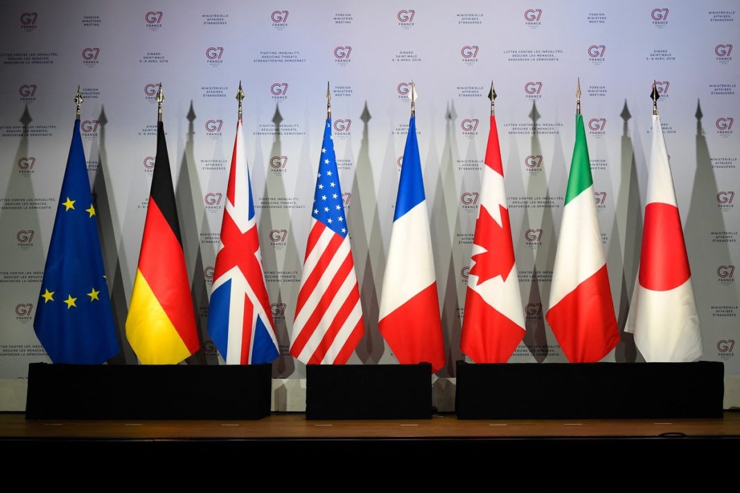 G7 îşi propune să plafoneze prețul petrolului rusesc până în decembrie