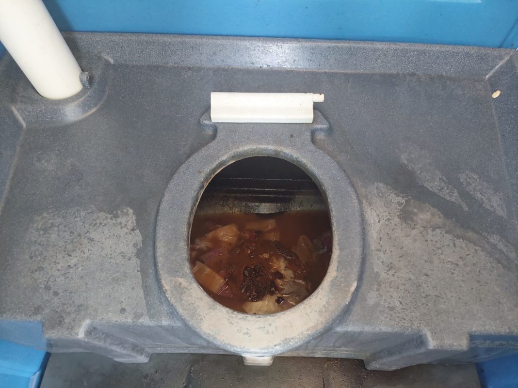 WC-ul ecologic din Grădina Mihai Bravu arăta înfiorător vineri