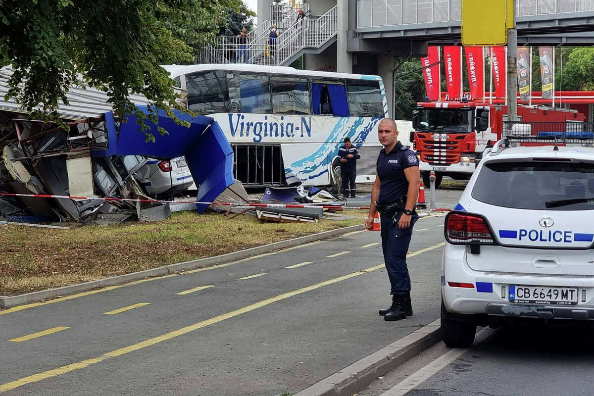 Autobuzul transporta 47 de migranți