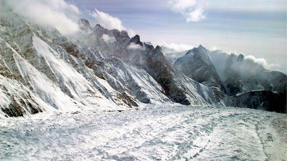 Cel puțin 129 de soldați pakistanezi au murit în 2012 într-o avalanșă în apropierea ghețarului Siachen