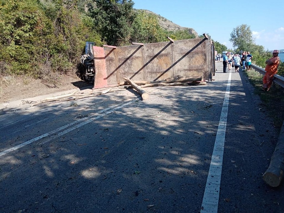 Mehedinți: Trafic blocat între Orșova şi Severin din cauza unui accident