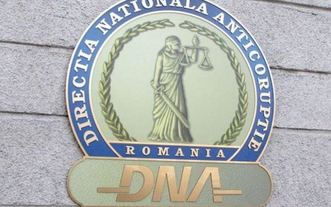 Cei doi sunt bănuiți de trafic de influență
