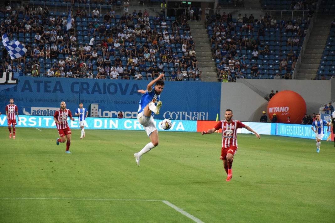 Absoarbe gazonul de pe „Oblemenco” 25 de milioane de euro în patru ani?