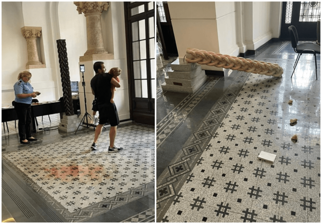 In-ce-stare-se-afla-baietelul-lovit-de-o-statuie-care-a-cazut-peste-el-in-Primaria-Capitalei Băiatul a fost internat în secţia ATI a unităţii medicale