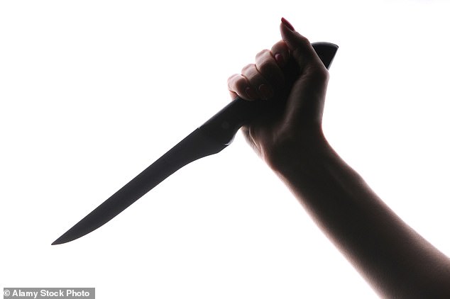 O mamă furioasă i-a tăiat organele genitale iubitului ei cu un cuțit de bucătărie