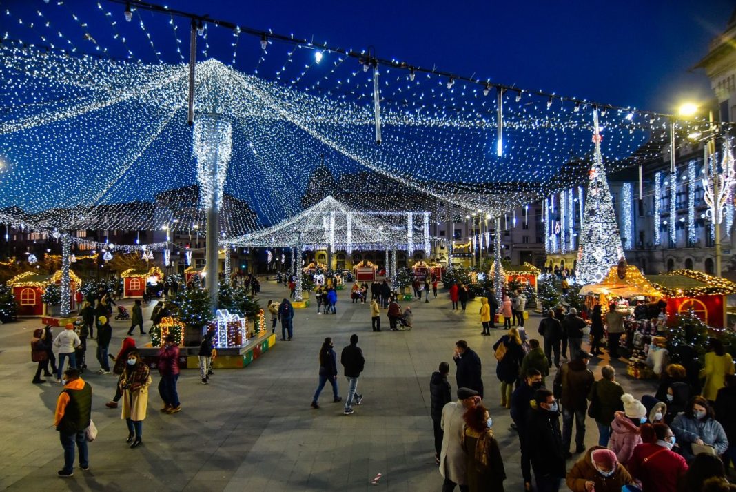 Ediția din acest an a Târgului de Crăciun de la Craiova, votat în topul celor mai frumoase târguri din Europa, își propune să aducă în prim plan produse inedite de sezon