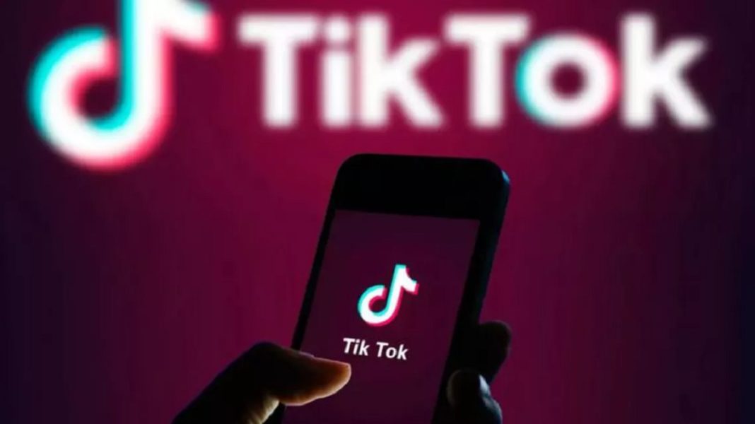 TikTok a susţinut că nu stochează datele utilizatorilor din SUA în China, unde legea permite guvernului să forţeze companiile să predea informaţii interne